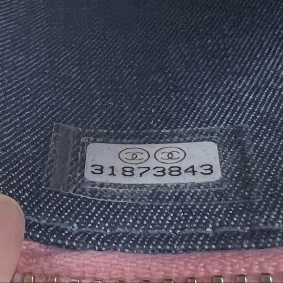 Chanel Vanity - Picture 6 of 7